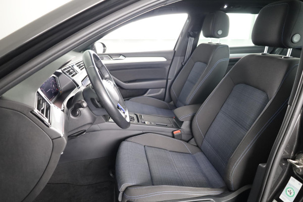 Volkswagen Passat Variant 1.4 TSI PHEV GTE Business 218 pk Automaat (DSG) | Trekhaak | Panoramadak | Parkeersensoren (Park assist) | Achteruitrijcamera | Adaptieve cruise control | Stoelverwarming | Volkswagen Passat Variant 1.4 TSI PHEV GTE Business 218 pk Automaat (DSG) | Trekhaak | Panoramadak | Parkeersensoren (Park assist) | Achteruitrijcamera | Adaptieve cruise control | Stoelverwarming |