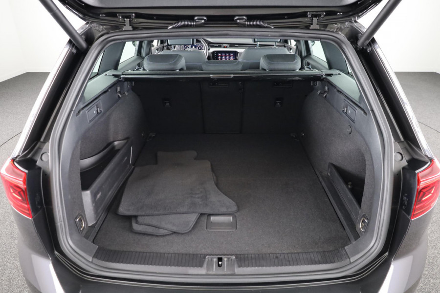 Volkswagen Passat Variant 1.4 TSI PHEV GTE Business 218 pk Automaat (DSG) | Trekhaak | Panoramadak | Parkeersensoren (Park assist) | Achteruitrijcamera | Adaptieve cruise control | Stoelverwarming | Volkswagen Passat Variant 1.4 TSI PHEV GTE Business 218 pk Automaat (DSG) | Trekhaak | Panoramadak | Parkeersensoren (Park assist) | Achteruitrijcamera | Adaptieve cruise control | Stoelverwarming |