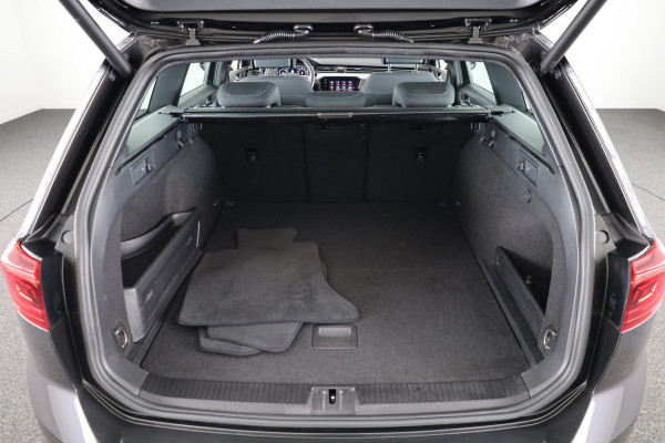 Volkswagen Passat Variant 1.4 TSI PHEV GTE Business 218 pk Automaat (DSG) | Trekhaak | Panoramadak | Parkeersensoren (Park assist) | Achteruitrijcamera | Adaptieve cruise control | Stoelverwarming | Volkswagen Passat Variant 1.4 TSI PHEV GTE Business 218 pk Automaat (DSG) | Trekhaak | Panoramadak | Parkeersensoren (Park assist) | Achteruitrijcamera | Adaptieve cruise control | Stoelverwarming |