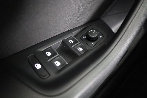 Volkswagen Passat Variant 1.4 TSI PHEV GTE Business 218 pk Automaat (DSG) | Trekhaak | Panoramadak | Parkeersensoren (Park assist) | Achteruitrijcamera | Adaptieve cruise control | Stoelverwarming | Volkswagen Passat Variant 1.4 TSI PHEV GTE Business 218 pk Automaat (DSG) | Trekhaak | Panoramadak | Parkeersensoren (Park assist) | Achteruitrijcamera | Adaptieve cruise control | Stoelverwarming |