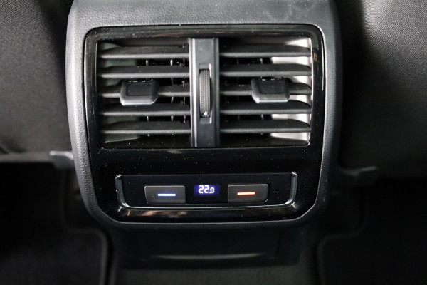 Volkswagen Passat Variant 1.4 TSI PHEV GTE Business 218 pk Automaat (DSG) | Trekhaak | Panoramadak | Parkeersensoren (Park assist) | Achteruitrijcamera | Adaptieve cruise control | Stoelverwarming | Volkswagen Passat Variant 1.4 TSI PHEV GTE Business 218 pk Automaat (DSG) | Trekhaak | Panoramadak | Parkeersensoren (Park assist) | Achteruitrijcamera | Adaptieve cruise control | Stoelverwarming |