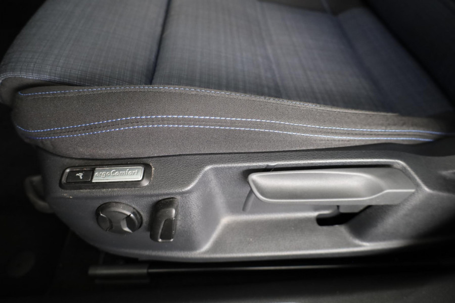 Volkswagen Passat Variant 1.4 TSI PHEV GTE Business 218 pk Automaat (DSG) | Trekhaak | Panoramadak | Parkeersensoren (Park assist) | Achteruitrijcamera | Adaptieve cruise control | Stoelverwarming | Volkswagen Passat Variant 1.4 TSI PHEV GTE Business 218 pk Automaat (DSG) | Trekhaak | Panoramadak | Parkeersensoren (Park assist) | Achteruitrijcamera | Adaptieve cruise control | Stoelverwarming |