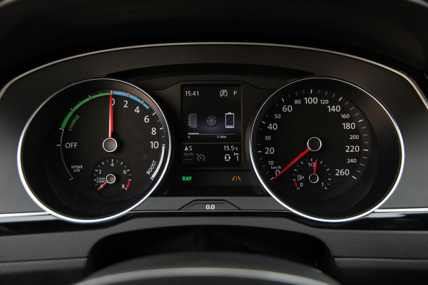 Volkswagen Passat Variant 1.4 TSI GTE Highline Orig. NL | Massage | Carplay | ACC | Keyless | Camera Volkswagen Passat Variant 1.4 TSI GTE Highline Orig. NL | Massage | Carplay | ACC | Keyless | Camera