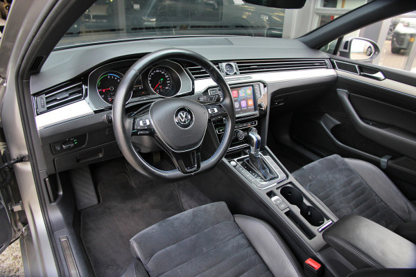 Volkswagen Passat Variant 1.4 TSI GTE Highline Orig. NL | Massage | Carplay | ACC | Keyless | Camera Volkswagen Passat Variant 1.4 TSI GTE Highline Orig. NL | Massage | Carplay | ACC | Keyless | Camera