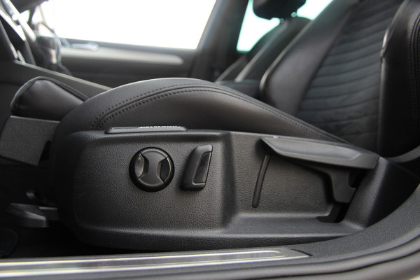 Volkswagen Passat Variant 1.4 TSI GTE Highline Orig. NL | Massage | Carplay | ACC | Keyless | Camera Volkswagen Passat Variant 1.4 TSI GTE Highline Orig. NL | Massage | Carplay | ACC | Keyless | Camera