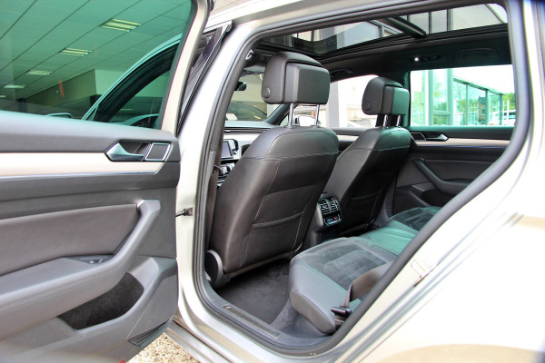 Volkswagen Passat Variant 1.4 TSI GTE Highline Orig. NL | Massage | Carplay | ACC | Keyless | Camera Volkswagen Passat Variant 1.4 TSI GTE Highline Orig. NL | Massage | Carplay | ACC | Keyless | Camera