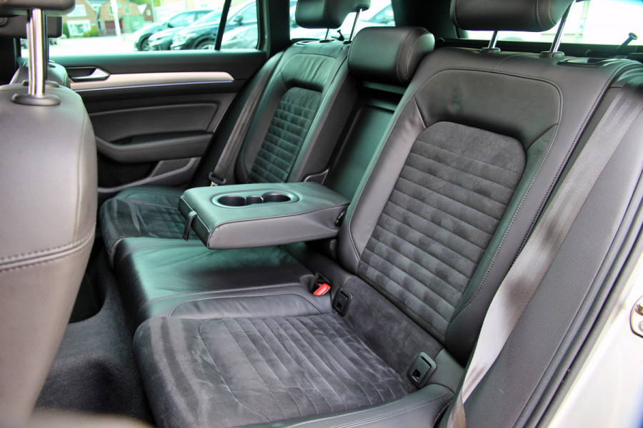 Volkswagen Passat Variant 1.4 TSI GTE Highline Orig. NL | Massage | Carplay | ACC | Keyless | Camera Volkswagen Passat Variant 1.4 TSI GTE Highline Orig. NL | Massage | Carplay | ACC | Keyless | Camera