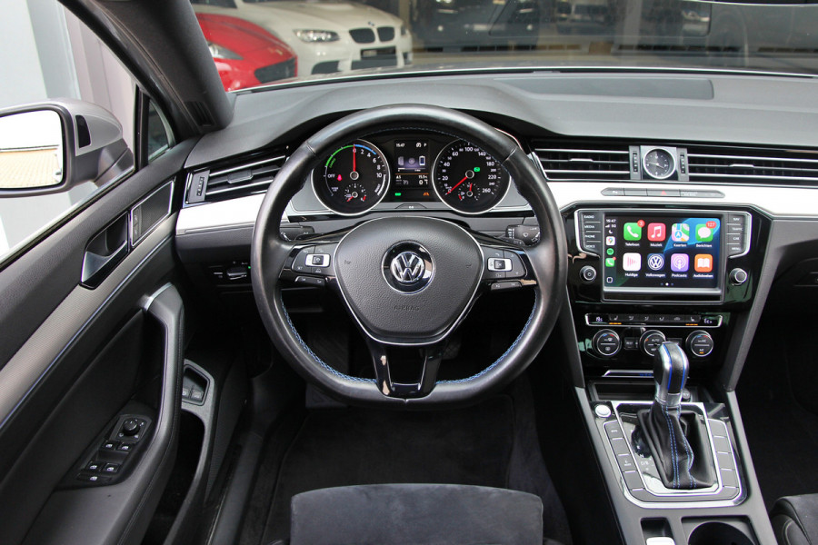 Volkswagen Passat Variant 1.4 TSI GTE Highline Orig. NL | Massage | Carplay | ACC | Keyless | Camera Volkswagen Passat Variant 1.4 TSI GTE Highline Orig. NL | Massage | Carplay | ACC | Keyless | Camera