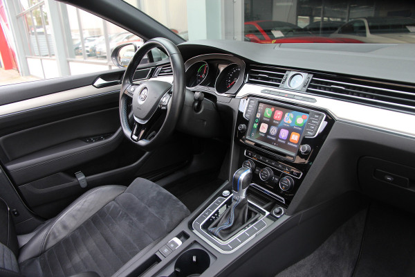 Volkswagen Passat Variant 1.4 TSI GTE Highline Orig. NL | Massage | Carplay | ACC | Keyless | Camera Volkswagen Passat Variant 1.4 TSI GTE Highline Orig. NL | Massage | Carplay | ACC | Keyless | Camera