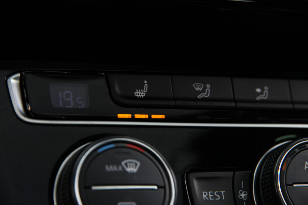 Volkswagen Passat Variant 1.4 TSI GTE Highline Orig. NL | Massage | Carplay | ACC | Keyless | Camera Volkswagen Passat Variant 1.4 TSI GTE Highline Orig. NL | Massage | Carplay | ACC | Keyless | Camera