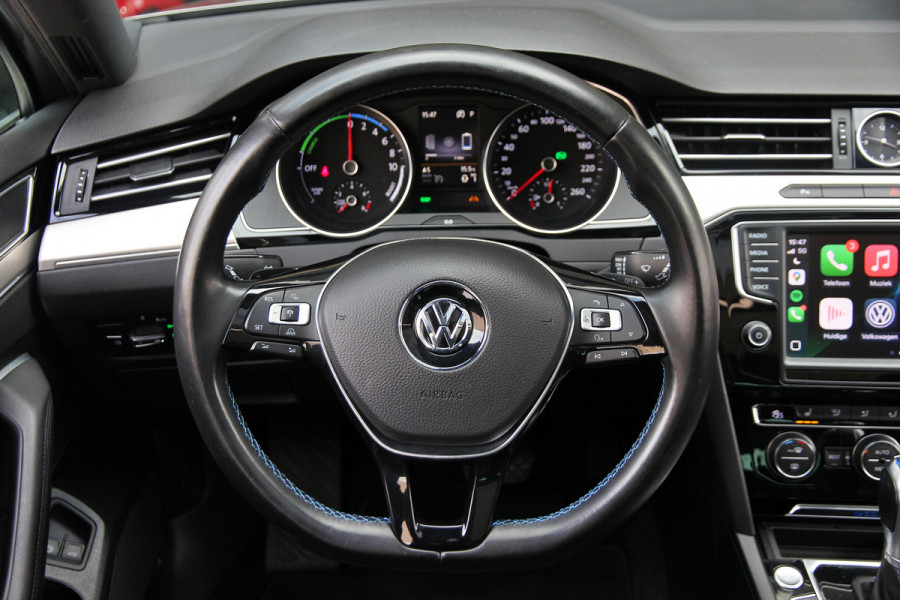 Volkswagen Passat Variant 1.4 TSI GTE Highline Orig. NL | Massage | Carplay | ACC | Keyless | Camera Volkswagen Passat Variant 1.4 TSI GTE Highline Orig. NL | Massage | Carplay | ACC | Keyless | Camera