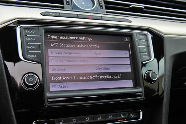 Volkswagen Passat Variant 1.4 TSI GTE Highline Orig. NL | Massage | Carplay | ACC | Keyless | Camera Volkswagen Passat Variant 1.4 TSI GTE Highline Orig. NL | Massage | Carplay | ACC | Keyless | Camera