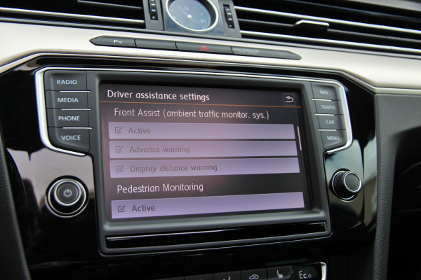 Volkswagen Passat Variant 1.4 TSI GTE Highline Orig. NL | Massage | Carplay | ACC | Keyless | Camera Volkswagen Passat Variant 1.4 TSI GTE Highline Orig. NL | Massage | Carplay | ACC | Keyless | Camera