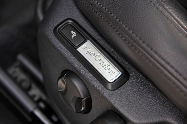 Volkswagen Passat Variant 1.4 TSI GTE Highline Orig. NL | Massage | Carplay | ACC | Keyless | Camera Volkswagen Passat Variant 1.4 TSI GTE Highline Orig. NL | Massage | Carplay | ACC | Keyless | Camera
