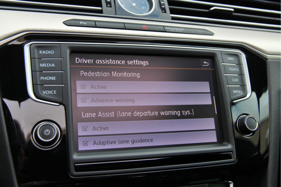 Volkswagen Passat Variant 1.4 TSI GTE Highline Orig. NL | Massage | Carplay | ACC | Keyless | Camera Volkswagen Passat Variant 1.4 TSI GTE Highline Orig. NL | Massage | Carplay | ACC | Keyless | Camera