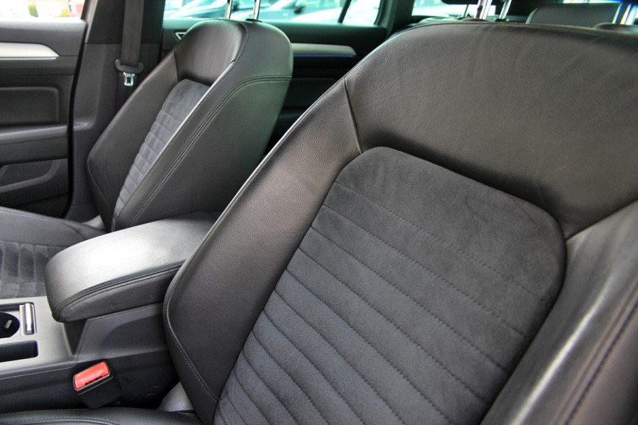 Volkswagen Passat Variant 1.4 TSI GTE Highline Orig. NL | Massage | Carplay | ACC | Keyless | Camera Volkswagen Passat Variant 1.4 TSI GTE Highline Orig. NL | Massage | Carplay | ACC | Keyless | Camera