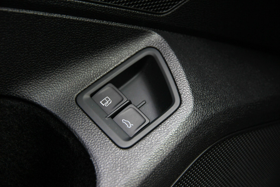 Volkswagen Passat Variant 1.4 TSI GTE Highline Orig. NL | Massage | Carplay | ACC | Keyless | Camera Volkswagen Passat Variant 1.4 TSI GTE Highline Orig. NL | Massage | Carplay | ACC | Keyless | Camera