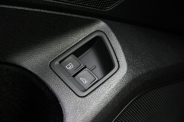 Volkswagen Passat Variant 1.4 TSI GTE Highline Orig. NL | Massage | Carplay | ACC | Keyless | Camera Volkswagen Passat Variant 1.4 TSI GTE Highline Orig. NL | Massage | Carplay | ACC | Keyless | Camera