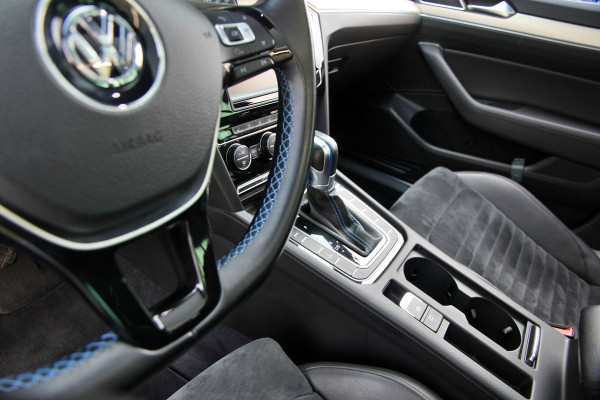 Volkswagen Passat Variant 1.4 TSI GTE Highline Orig. NL | Massage | Carplay | ACC | Keyless | Camera Volkswagen Passat Variant 1.4 TSI GTE Highline Orig. NL | Massage | Carplay | ACC | Keyless | Camera