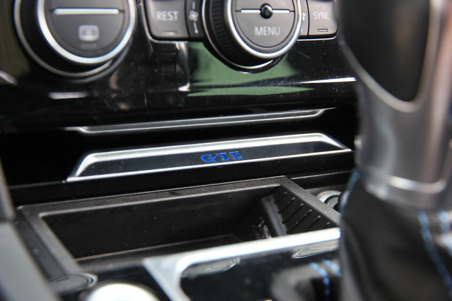 Volkswagen Passat Variant 1.4 TSI GTE Highline Orig. NL | Massage | Carplay | ACC | Keyless | Camera Volkswagen Passat Variant 1.4 TSI GTE Highline Orig. NL | Massage | Carplay | ACC | Keyless | Camera