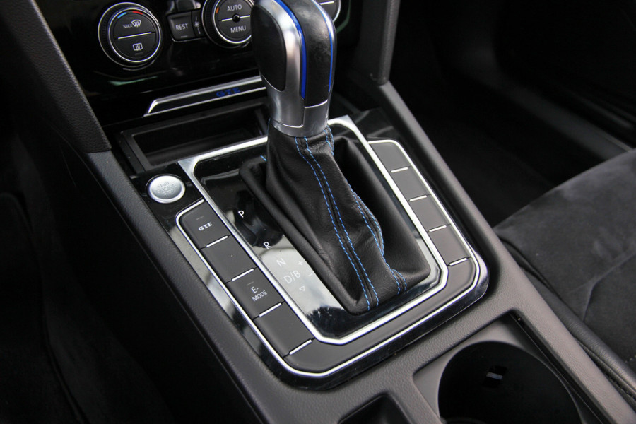 Volkswagen Passat Variant 1.4 TSI GTE Highline Orig. NL | Massage | Carplay | ACC | Keyless | Camera Volkswagen Passat Variant 1.4 TSI GTE Highline Orig. NL | Massage | Carplay | ACC | Keyless | Camera