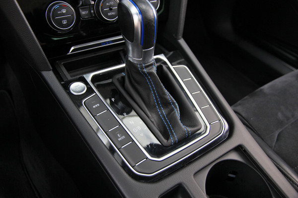 Volkswagen Passat Variant 1.4 TSI GTE Highline Orig. NL | Massage | Carplay | ACC | Keyless | Camera Volkswagen Passat Variant 1.4 TSI GTE Highline Orig. NL | Massage | Carplay | ACC | Keyless | Camera