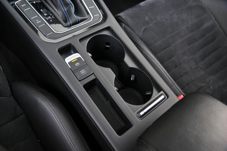 Volkswagen Passat Variant 1.4 TSI GTE Highline Orig. NL | Massage | Carplay | ACC | Keyless | Camera Volkswagen Passat Variant 1.4 TSI GTE Highline Orig. NL | Massage | Carplay | ACC | Keyless | Camera