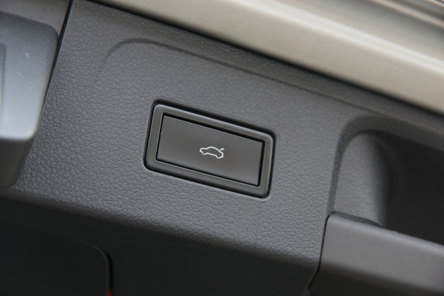 Volkswagen Passat Variant 1.4 TSI GTE Highline Orig. NL | Massage | Carplay | ACC | Keyless | Camera Volkswagen Passat Variant 1.4 TSI GTE Highline Orig. NL | Massage | Carplay | ACC | Keyless | Camera