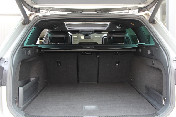 Volkswagen Passat Variant 1.4 TSI GTE Highline Orig. NL | Massage | Carplay | ACC | Keyless | Camera Volkswagen Passat Variant 1.4 TSI GTE Highline Orig. NL | Massage | Carplay | ACC | Keyless | Camera