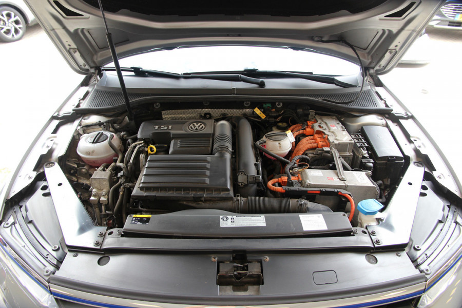 Volkswagen Passat Variant 1.4 TSI GTE Highline Orig. NL | Massage | Carplay | ACC | Keyless | Camera Volkswagen Passat Variant 1.4 TSI GTE Highline Orig. NL | Massage | Carplay | ACC | Keyless | Camera