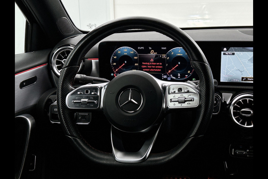 Mercedes-Benz A-Klasse 200 Business AMG (SFEERVERLICHTING, CARPLAY, CAMERA, STOELVERWARMING, 1e EIGENAAR, GOED ONDERHOUDEN)