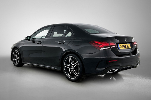 Mercedes-Benz A-Klasse 200 Business AMG (SFEERVERLICHTING, CARPLAY, CAMERA, STOELVERWARMING, 1e EIGENAAR, GOED ONDERHOUDEN)