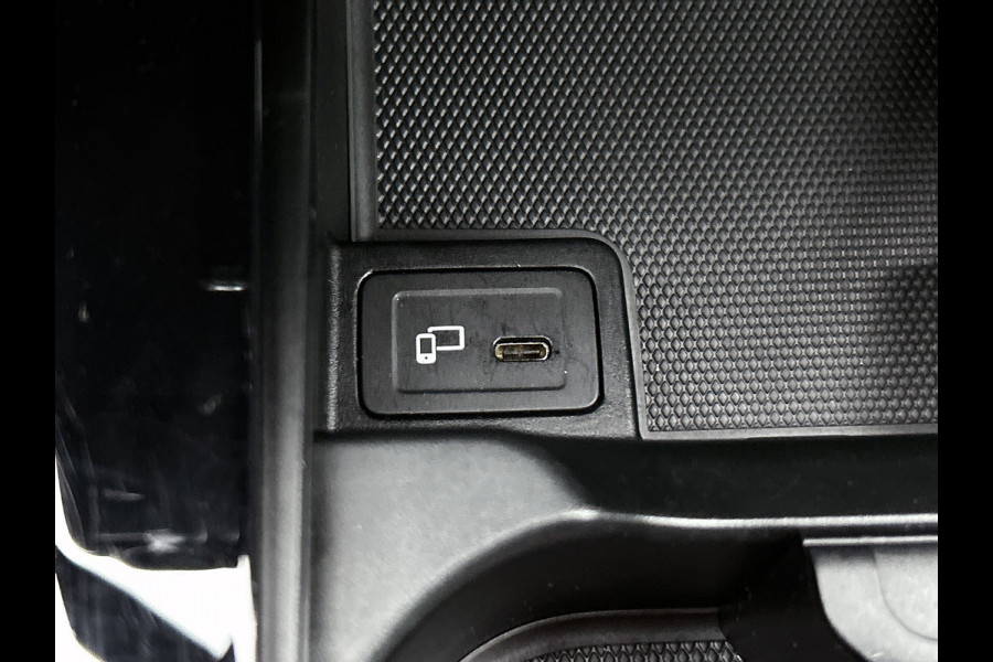 Mercedes-Benz A-Klasse 200 Business AMG (SFEERVERLICHTING, CARPLAY, CAMERA, STOELVERWARMING, 1e EIGENAAR, GOED ONDERHOUDEN)