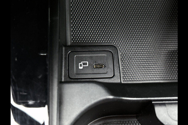 Mercedes-Benz A-Klasse 200 Business AMG (SFEERVERLICHTING, CARPLAY, CAMERA, STOELVERWARMING, 1e EIGENAAR, GOED ONDERHOUDEN)