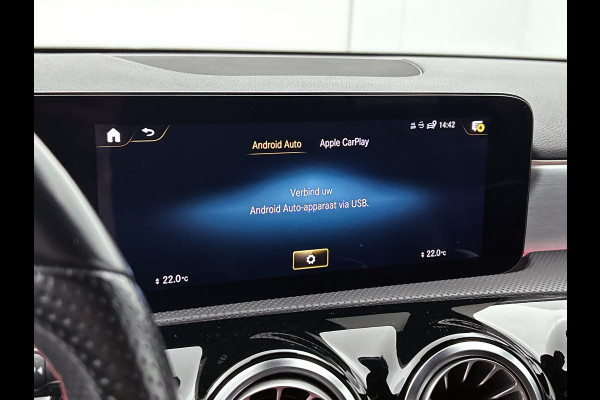 Mercedes-Benz A-Klasse 200 Business AMG (SFEERVERLICHTING, CARPLAY, CAMERA, STOELVERWARMING, 1e EIGENAAR, GOED ONDERHOUDEN)