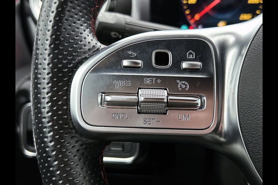 Mercedes-Benz A-Klasse 200 Business AMG (SFEERVERLICHTING, CARPLAY, CAMERA, STOELVERWARMING, 1e EIGENAAR, GOED ONDERHOUDEN)