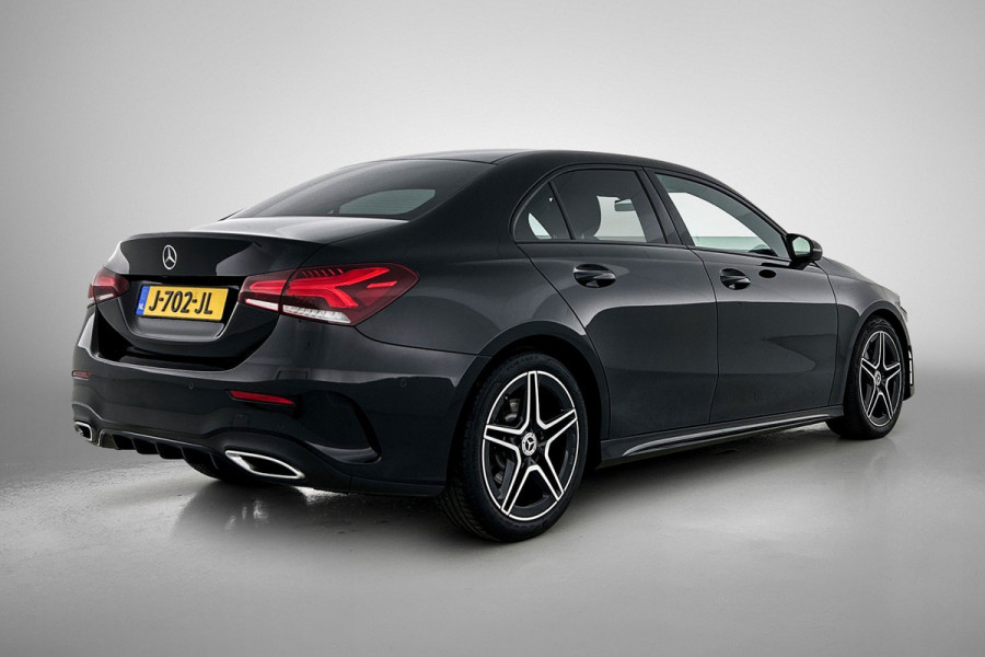 Mercedes-Benz A-Klasse 200 Business AMG (SFEERVERLICHTING, CARPLAY, CAMERA, STOELVERWARMING, 1e EIGENAAR, GOED ONDERHOUDEN)