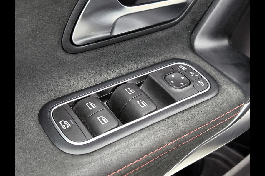 Mercedes-Benz A-Klasse 200 Business AMG (SFEERVERLICHTING, CARPLAY, CAMERA, STOELVERWARMING, 1e EIGENAAR, GOED ONDERHOUDEN)