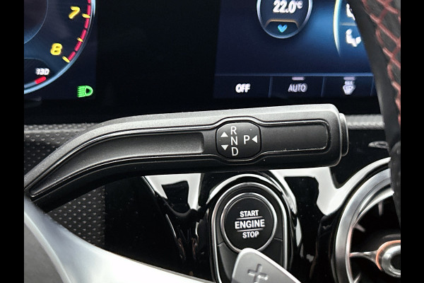 Mercedes-Benz A-Klasse 200 Business AMG (SFEERVERLICHTING, CARPLAY, CAMERA, STOELVERWARMING, 1e EIGENAAR, GOED ONDERHOUDEN)