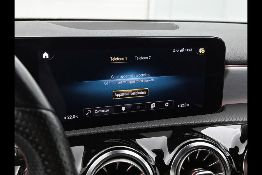 Mercedes-Benz A-Klasse 200 Business AMG (SFEERVERLICHTING, CARPLAY, CAMERA, STOELVERWARMING, 1e EIGENAAR, GOED ONDERHOUDEN)