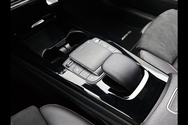 Mercedes-Benz A-Klasse 200 Business AMG (SFEERVERLICHTING, CARPLAY, CAMERA, STOELVERWARMING, 1e EIGENAAR, GOED ONDERHOUDEN)