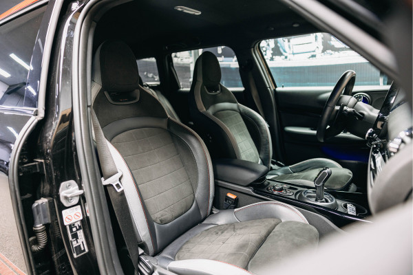 MINI Clubman 2.0 JCW ALL4 John Cooper Works | JCW | Rood dak | Sportstoelen | Stoelverwarming | Head-Up |