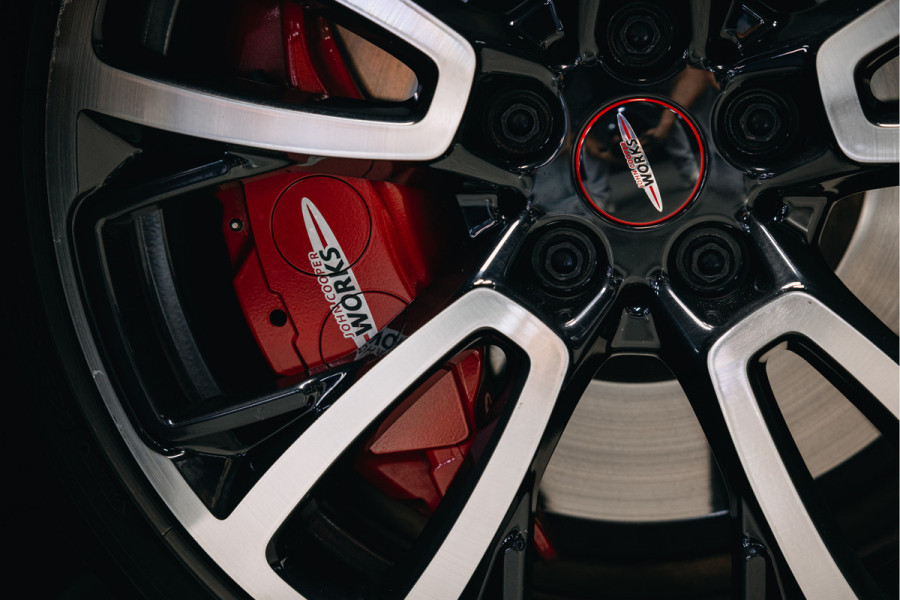 MINI Clubman 2.0 JCW ALL4 John Cooper Works | JCW | Rood dak | Sportstoelen | Stoelverwarming | Head-Up |