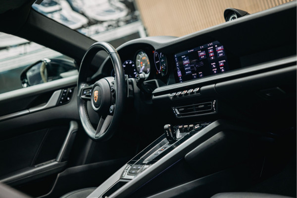 Porsche 911 3.0 Carrera 4 | Sport chrono | verwarmde en verkoelde sportstoelen | schuif-/kanteldak |
