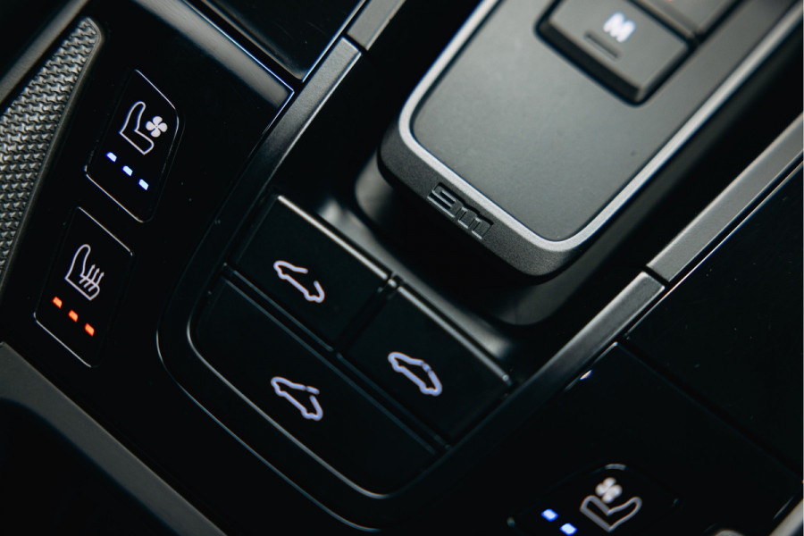 Porsche 911 3.0 Carrera 4 | Sport chrono | verwarmde en verkoelde sportstoelen | schuif-/kanteldak |