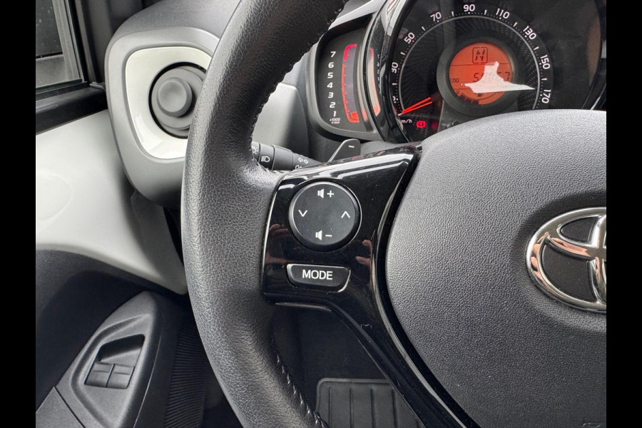 Toyota Aygo 1.0 VVT-i Automaat 5D X-Play | Eerste eigenaar, Apple CarPlay/Android Auto, Parkeercamera, Bluetooth, Stuurbediening Toyota Aygo 1.0 VVT-i Automaat 5D X-Play | Eerste eigenaar, Apple CarPlay/Android Auto, Parkeercamera, Bluetooth, Stuurbediening