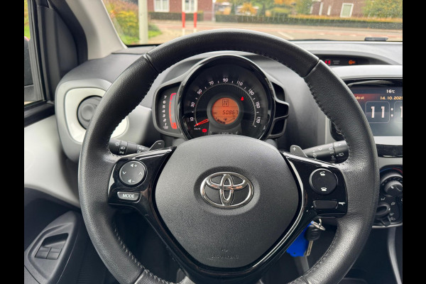 Toyota Aygo 1.0 VVT-i Automaat 5D X-Play | Eerste eigenaar, Apple CarPlay/Android Auto, Parkeercamera, Bluetooth, Stuurbediening Toyota Aygo 1.0 VVT-i Automaat 5D X-Play | Eerste eigenaar, Apple CarPlay/Android Auto, Parkeercamera, Bluetooth, Stuurbediening