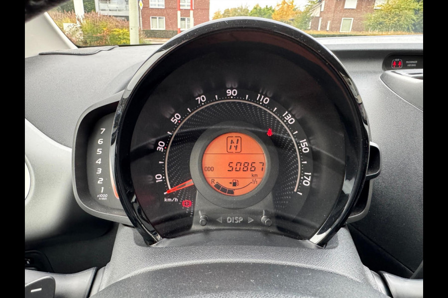 Toyota Aygo 1.0 VVT-i Automaat 5D X-Play | Eerste eigenaar, Apple CarPlay/Android Auto, Parkeercamera, Bluetooth, Stuurbediening Toyota Aygo 1.0 VVT-i Automaat 5D X-Play | Eerste eigenaar, Apple CarPlay/Android Auto, Parkeercamera, Bluetooth, Stuurbediening