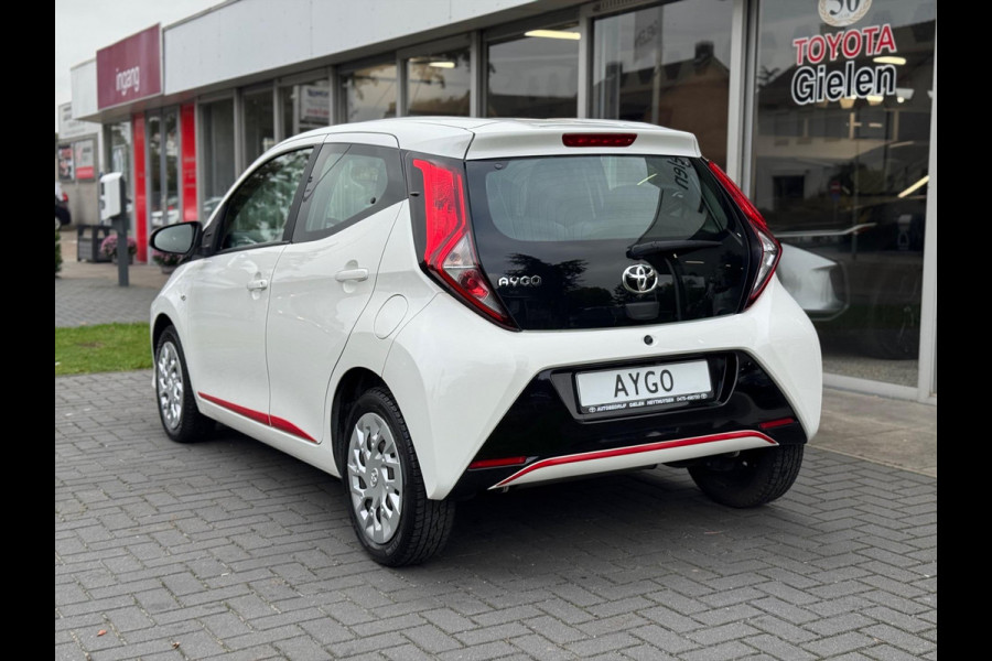 Toyota Aygo 1.0 VVT-i Automaat 5D X-Play | Eerste eigenaar, Apple CarPlay/Android Auto, Parkeercamera, Bluetooth, Stuurbediening Toyota Aygo 1.0 VVT-i Automaat 5D X-Play | Eerste eigenaar, Apple CarPlay/Android Auto, Parkeercamera, Bluetooth, Stuurbediening