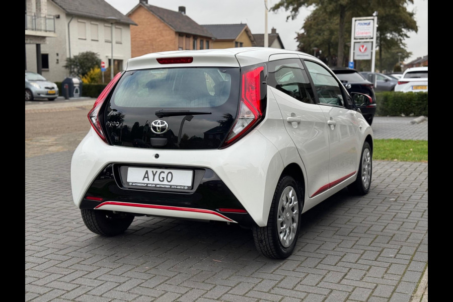 Toyota Aygo 1.0 VVT-i Automaat 5D X-Play | Eerste eigenaar, Apple CarPlay/Android Auto, Parkeercamera, Bluetooth, Stuurbediening Toyota Aygo 1.0 VVT-i Automaat 5D X-Play | Eerste eigenaar, Apple CarPlay/Android Auto, Parkeercamera, Bluetooth, Stuurbediening